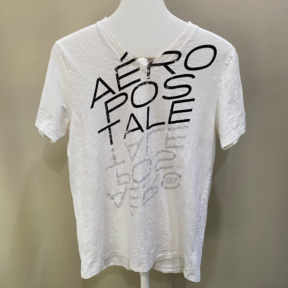 Men’s Aeropostale v-neck t-shirt